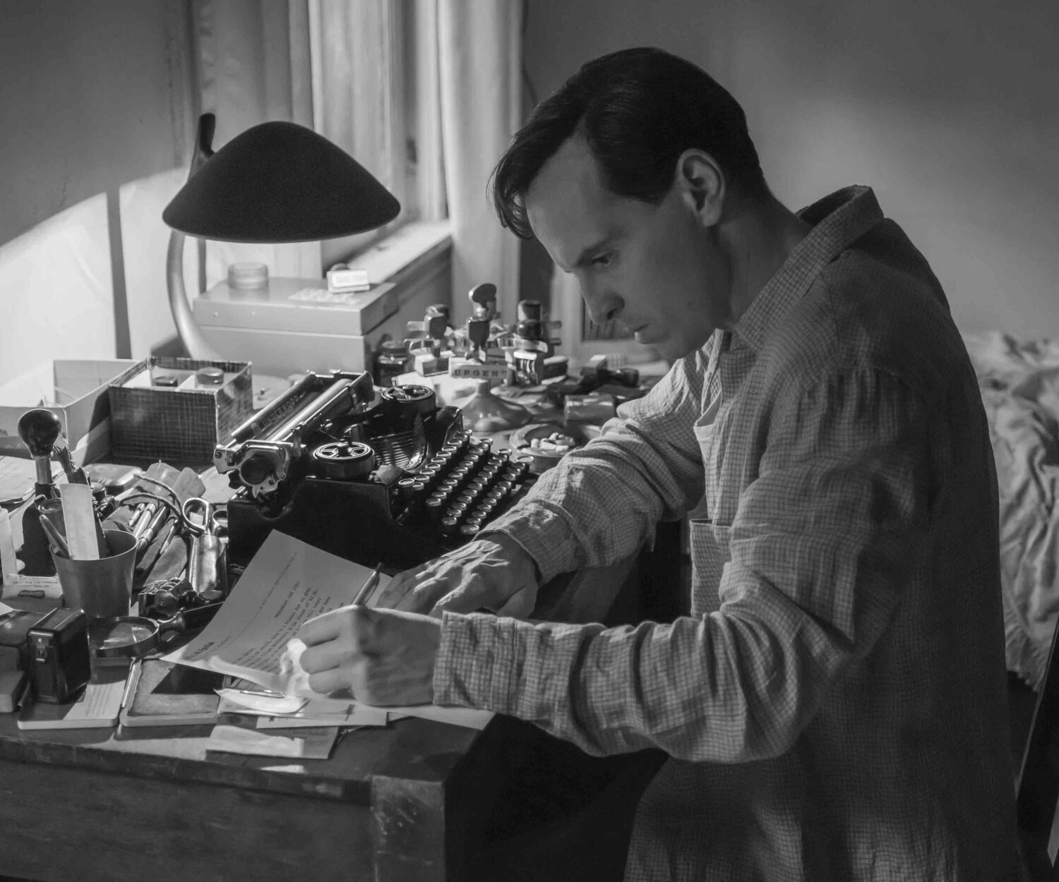 Ripley. Andrew Scott as Tom Ripley in Episode 101 of RIPLEY. Cr. Philippe Antonello/NETFLIX © 2021